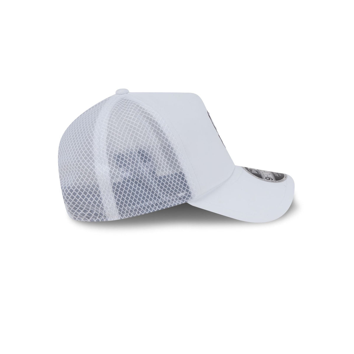 San Diego Padres 2026 Batting Practice White 9FORTY APEX Trucker Hat