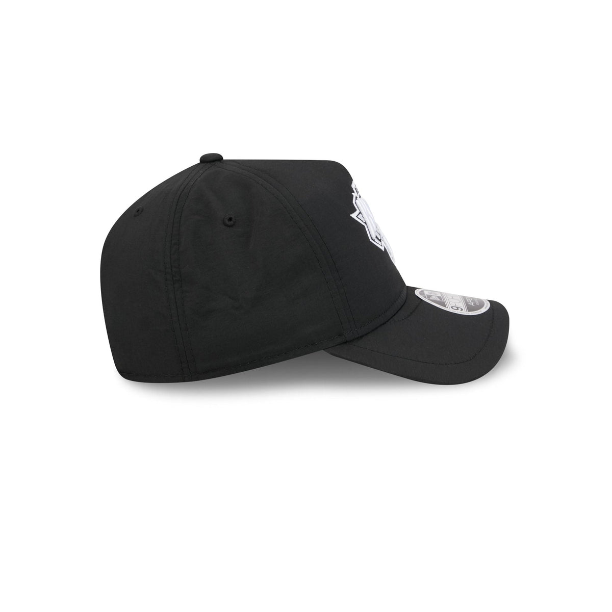 New York Knicks Black 9FORTY APEX Snapback Hat
